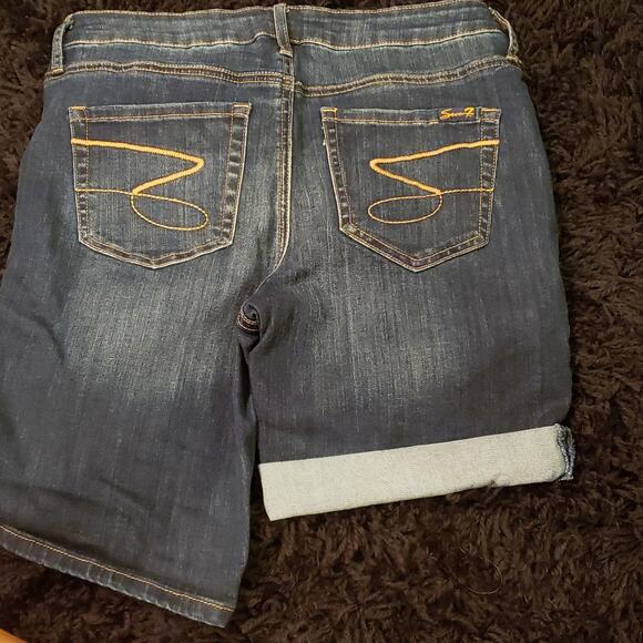 SEVEN7 Womens denim shorts. Size 8 - Picture 4 of 4